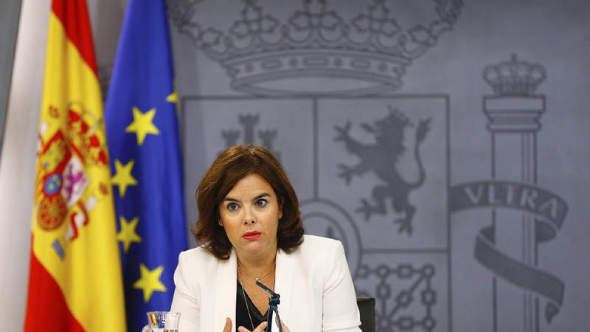 Soraya Sáenz de Santamaría dio a conocer el encargado de explicar lo ocurrido con Soria. J. P. GANDUL