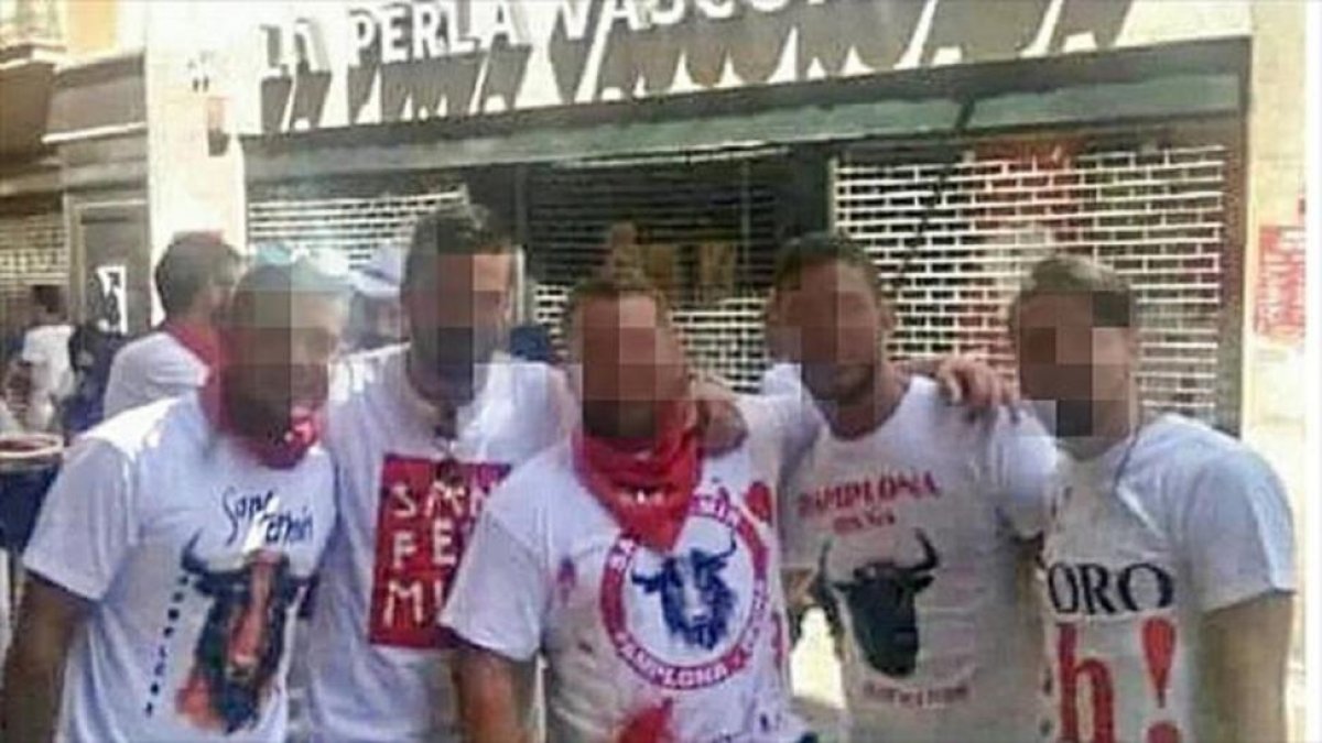 Fotografía de la pandilla de amigos conocida como la Manada, acusados de una violación múltiple que se está juzgando en Pamplona.