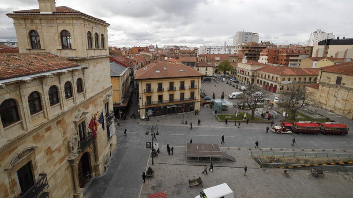 Vista lateral del Palacio de los Guzmanes. RAMIRO