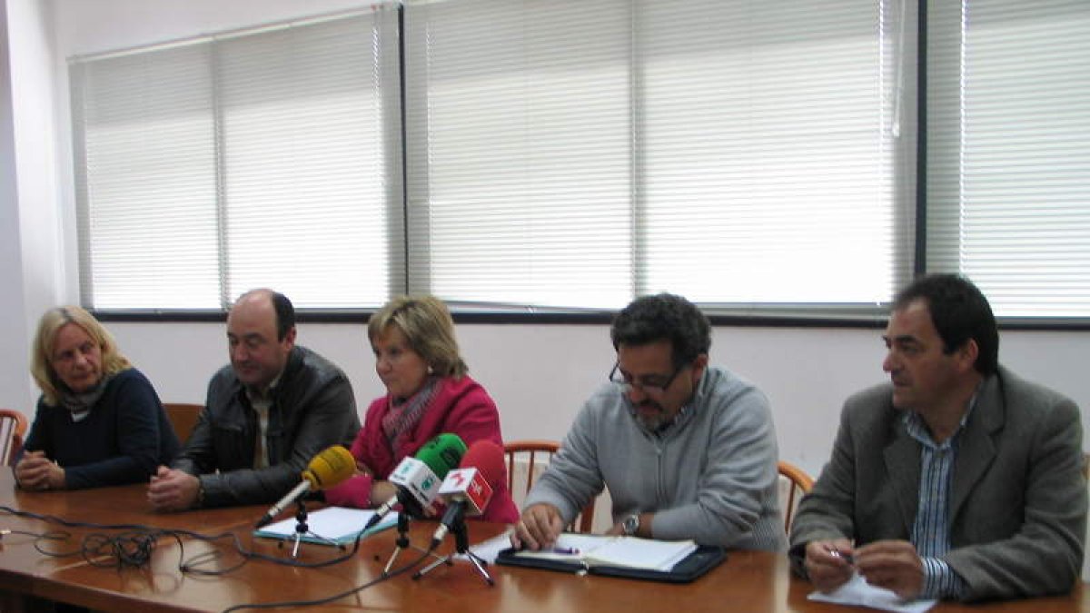 Pedáneos de Ponferrada, ayer en rueda de prensa.