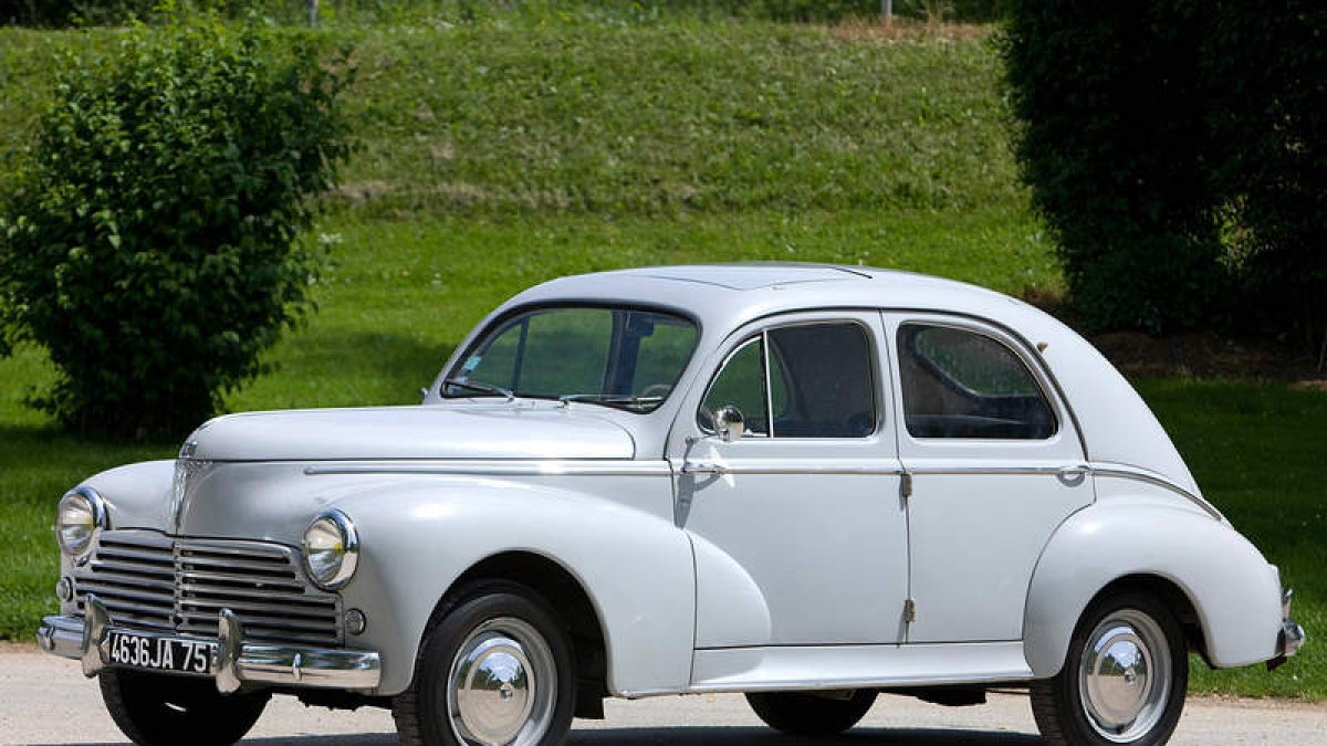 Peugeot ‘vistió’ al 203 con diversas carrocerías, desde la Berlina de 4 puertas al Familiar, en catálogo entre 1948 y 1956.