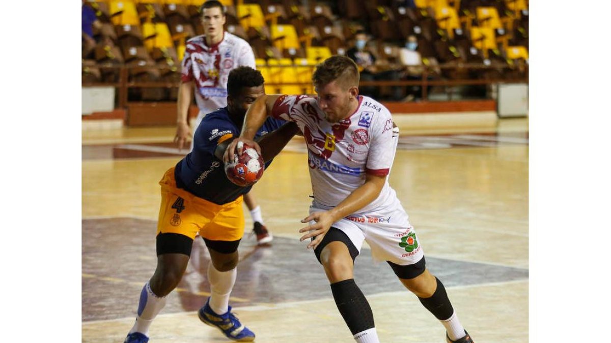 El equipo leonés causó de nuevo buena impresión ante el potente Porto. FERNANDO OTERO