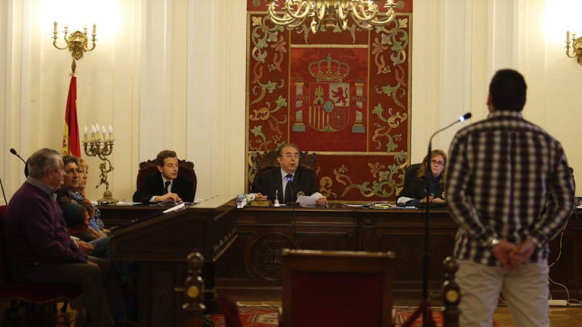 El celador, durante su declaración ante el jurado y los jueces de la Audiencia de León.