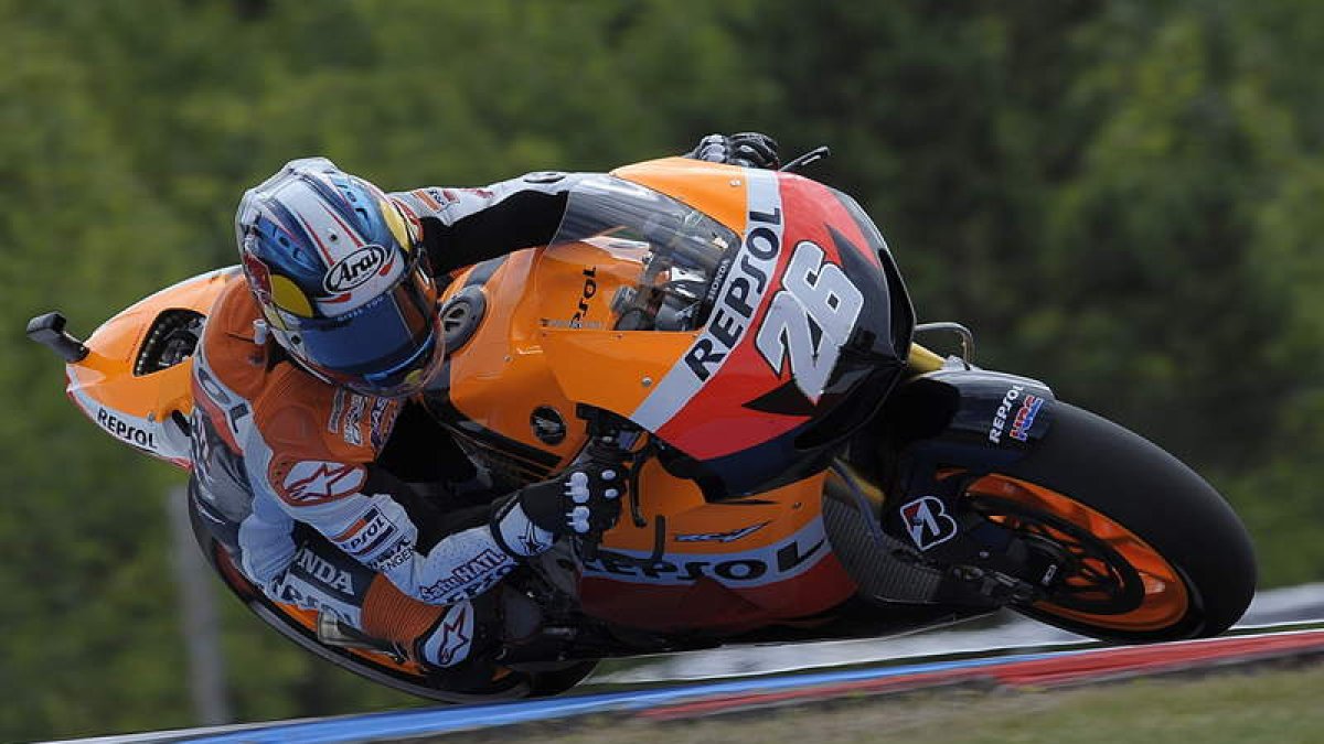 Pedrosa acelera su moto durante los primeros entrenamientos libres del GP de Brno.
