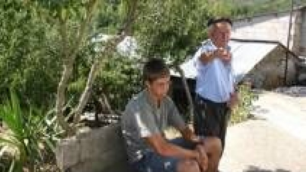 Las brigadas trabajaron duramente para sofocar las llamas