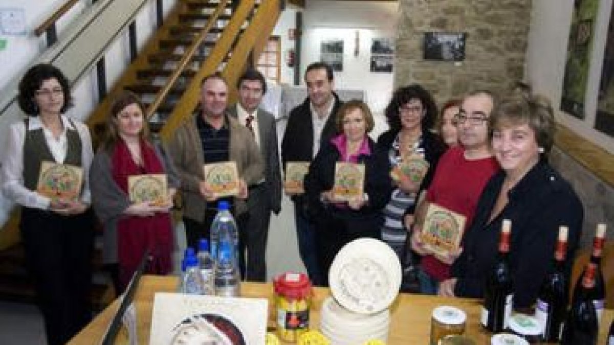 María Jesús Ruiz entrega el distintivo Marca Natural a doce empresas.