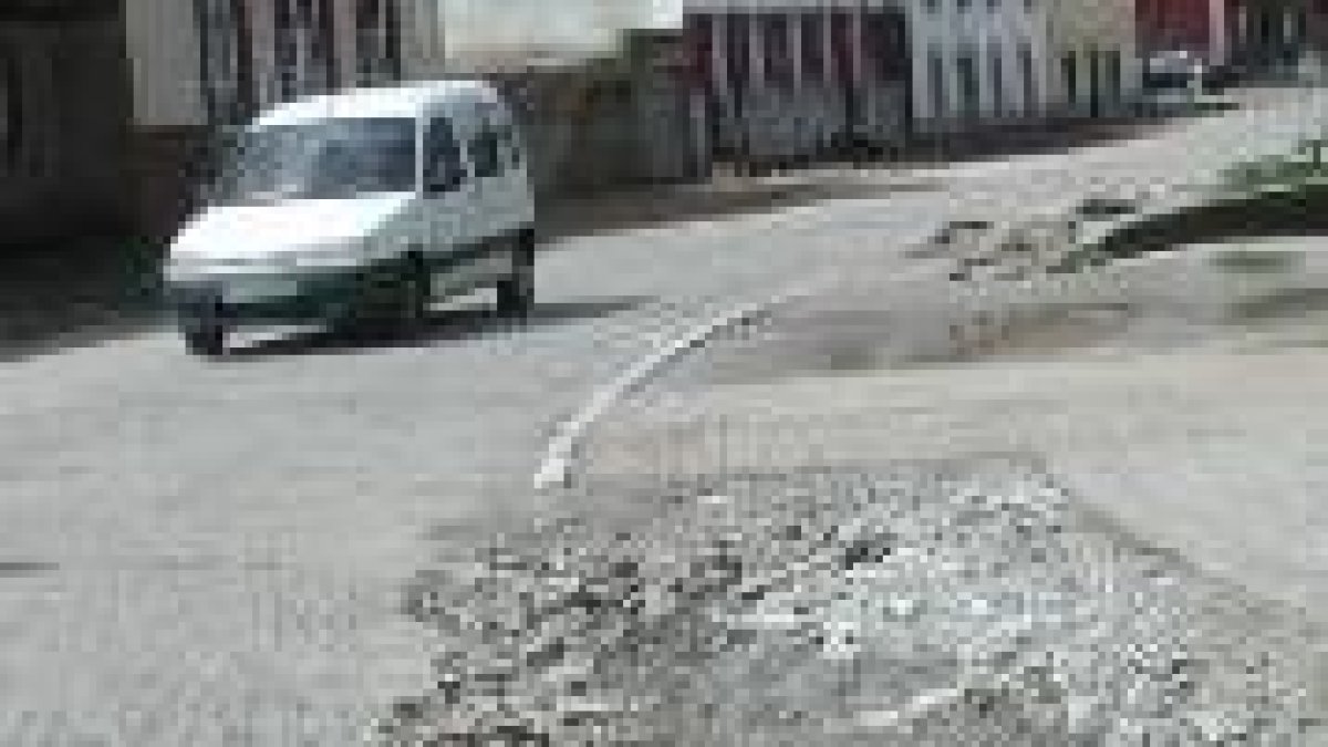 La mejora del pavimentado es necesaria en varios viales del municipio