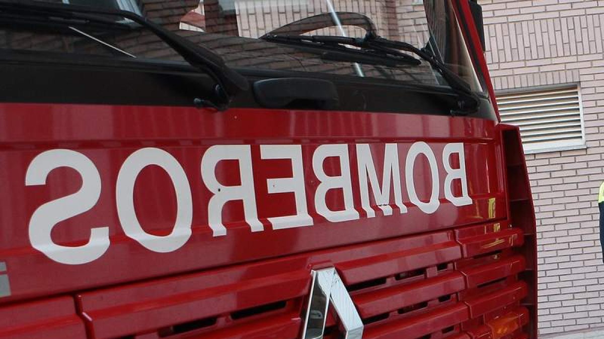 El accidente obligó a desplazar a los Bombreos y Uvis móviles. EFE