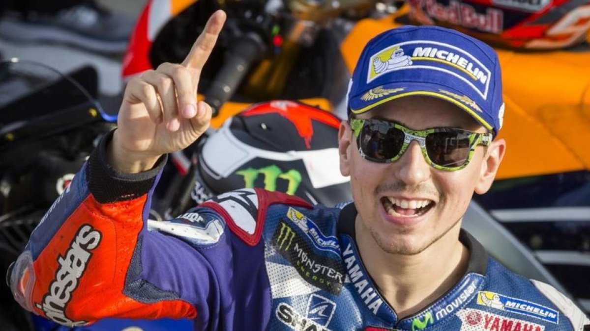 Jorge Lorenzo (Yamaha) celebra su 'pole position' de hoy en Cheste (Valencia).
