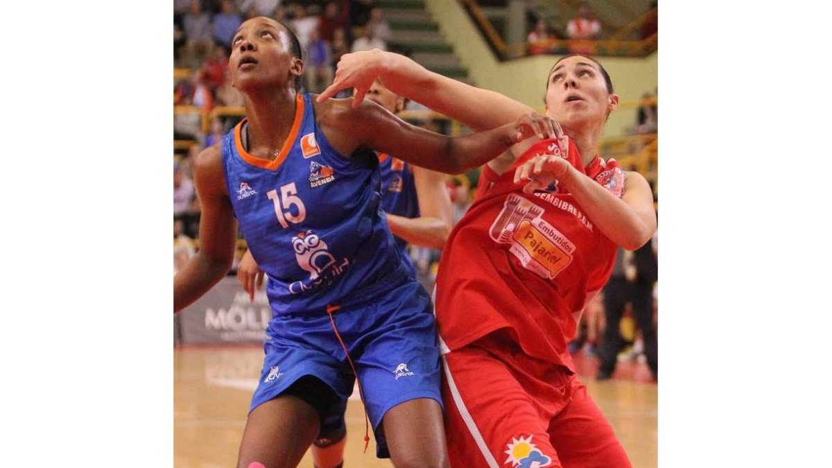 Robinson y Monty, duelo estelar bajo los aros.