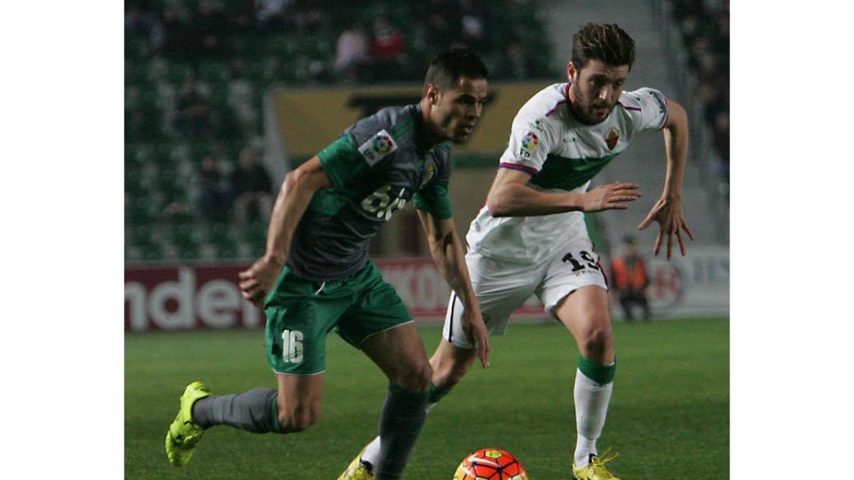El Elche fue el primer rival de la Deportiva en la pasada Liga tras su descenso administrativo. DE LA MATA