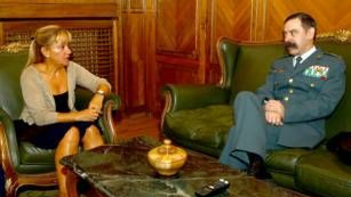 Isabel Carrasco y Miguel Castro Manterola, en un momento de la reunión de ayer
