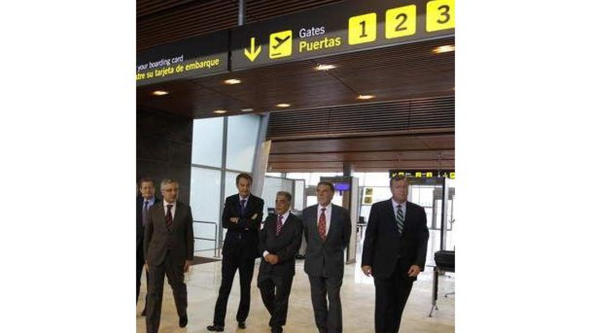Juan Lema, José Blanco, Rodríguez Zapatero, Rafael Escobar, Miguel Alejo y Antonio Silván.