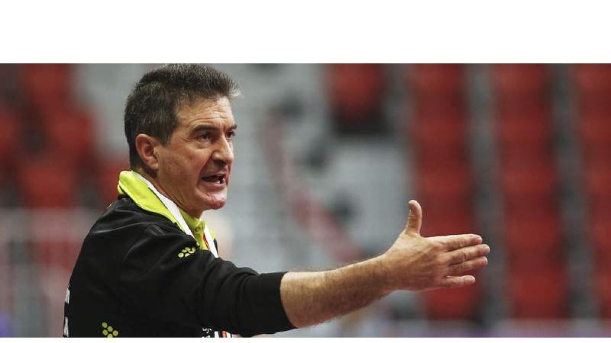 Manolo Cadenas será presentado como técnico del Ademar en su tercera etapa. OLIVER WEIKEN