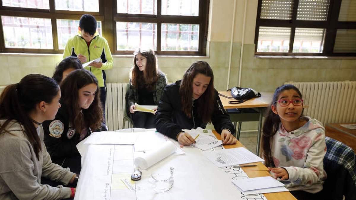 El colegio Don Bosco ha celebrado una semana cultural alternativa con el alumnado sumergido en la investigación de premios Nobel. MARCIANO PÉREZ