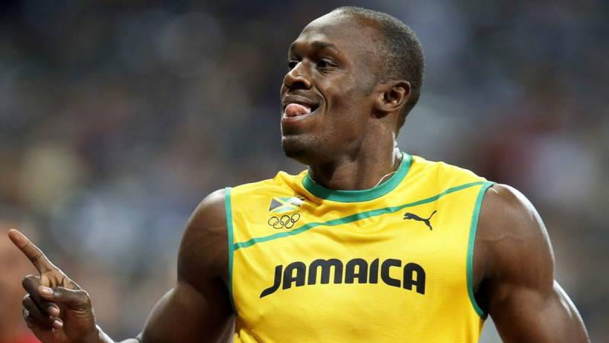 Usain Bolt celebra exultante su triunfo en los 100 metros donde corroboró su supremacía mundial en las pruebas de velocidad.