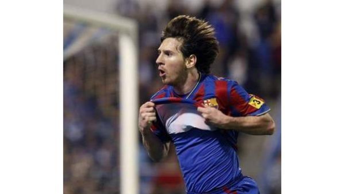 Lionel Messi, celebra su segundo gol, durante el partido disputado ayer.