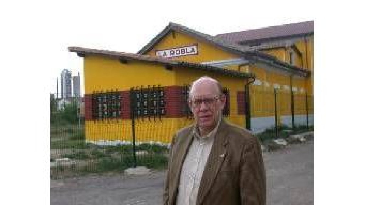 José Antonio Diago, ayer frente a la estación de Feve