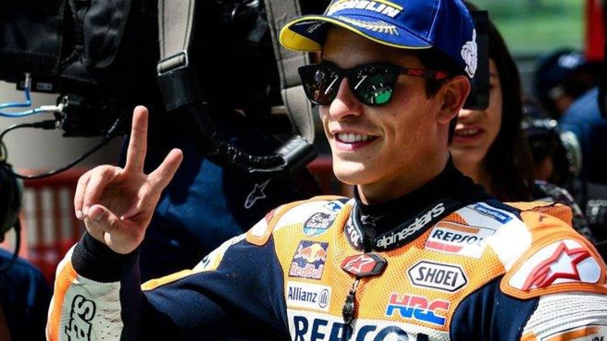 Marc Márquez (Honda) celebra, en Mugello, su pole nº 84.