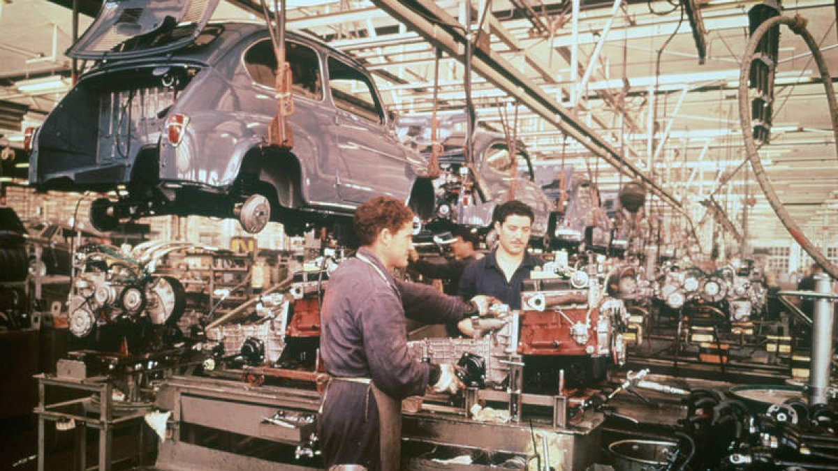 En el 60 aniversario del 600, ‘algo’ ha cambiado en la producción automovilística: del martillo y la llave fija… a la tecnología del ADN.