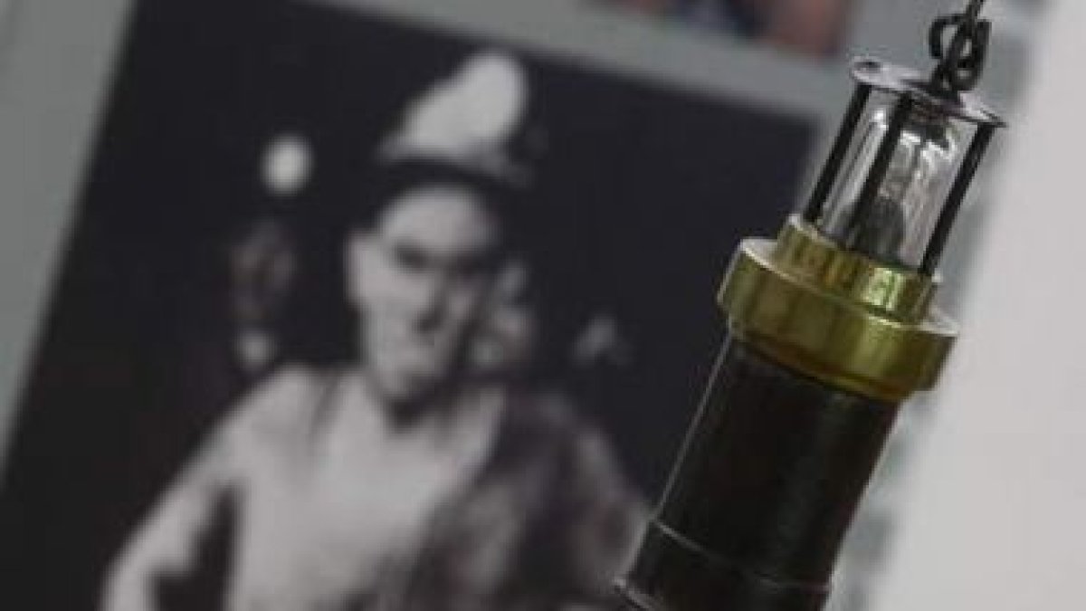Una de las lámparas de la exposición.
