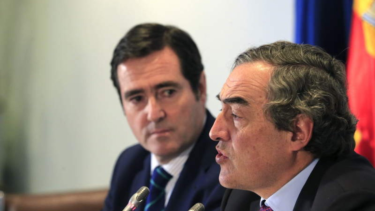El presidente de Cepyme, Antonio Garamendi, y el de la Ceoe, Juan Rosell.