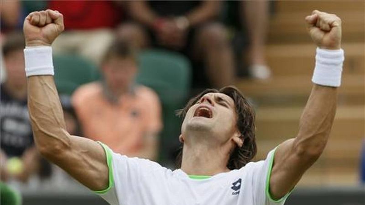 David Ferrer celebra la victoria ante Ivan Dodig y su pase a cuartos de final de Wimbledon.