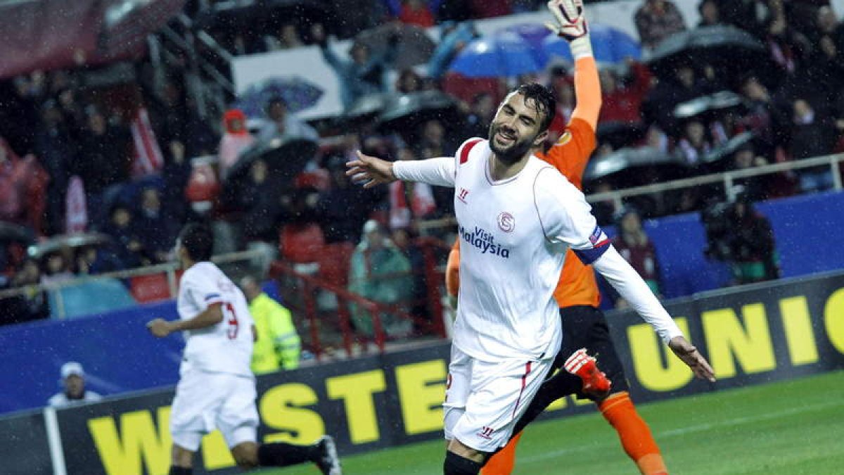 Iborra celebra su gol, el que supuso el 1-0 para el Sevilla.