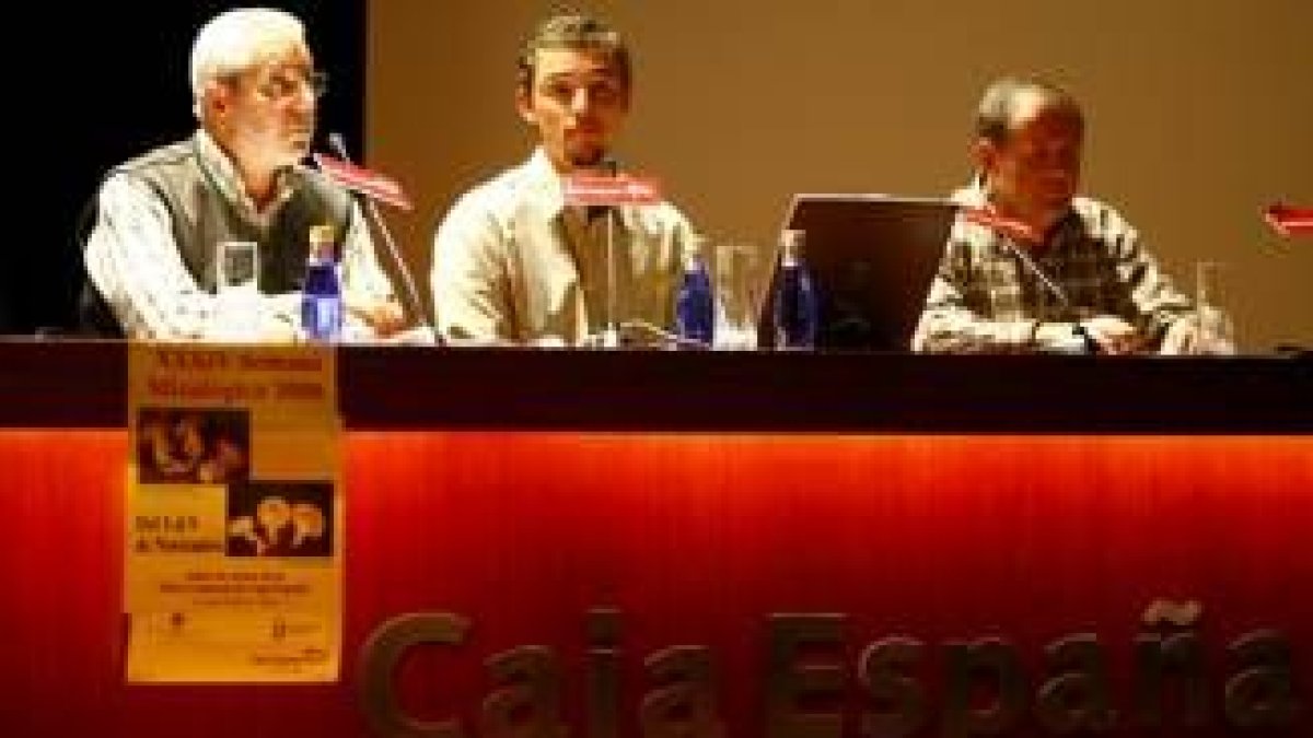 Un momento de la inauguración de las semana micológica, ayer en la obra social de Caja España