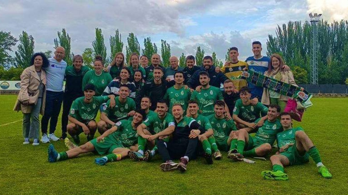 La plantilla del CD Onzonilla desarrolló una buena temporada y consiguió la permanencia. DL