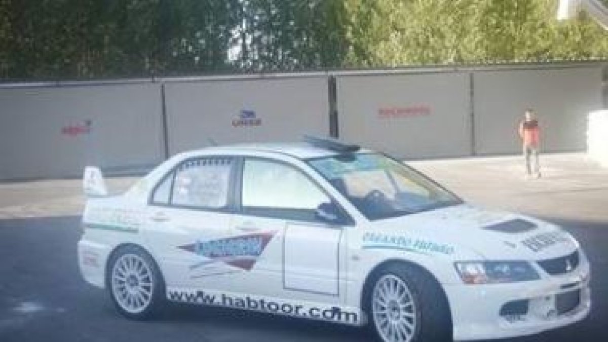 Con este Mitsubishi correrá esta tarde Héctor en Toreno.