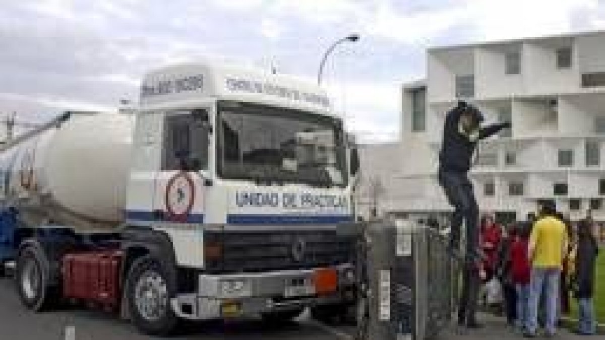 Decenas de leoneses que transitaban por la zona se pararon a contemplar el simulacro