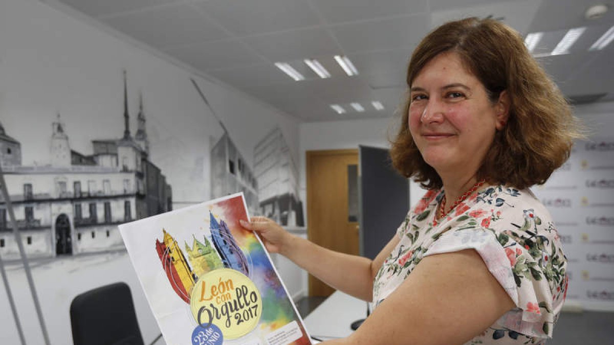 Margarita Torres, con el cartel del programa . JESÚS F. SALVADORES