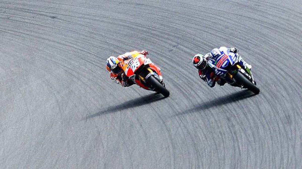 Dani Pedrosa (izquierda) y Jorge Lorenzo, en el circuito de Brno, durante el GP de la República Checa del 2014.