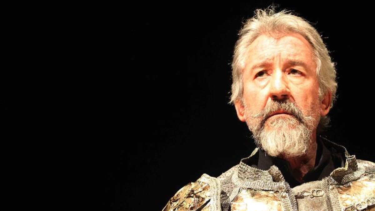 José Sacristán, en la imagen de archivo en una de sus actuaciones, estará de nuevo en Ponferrada.