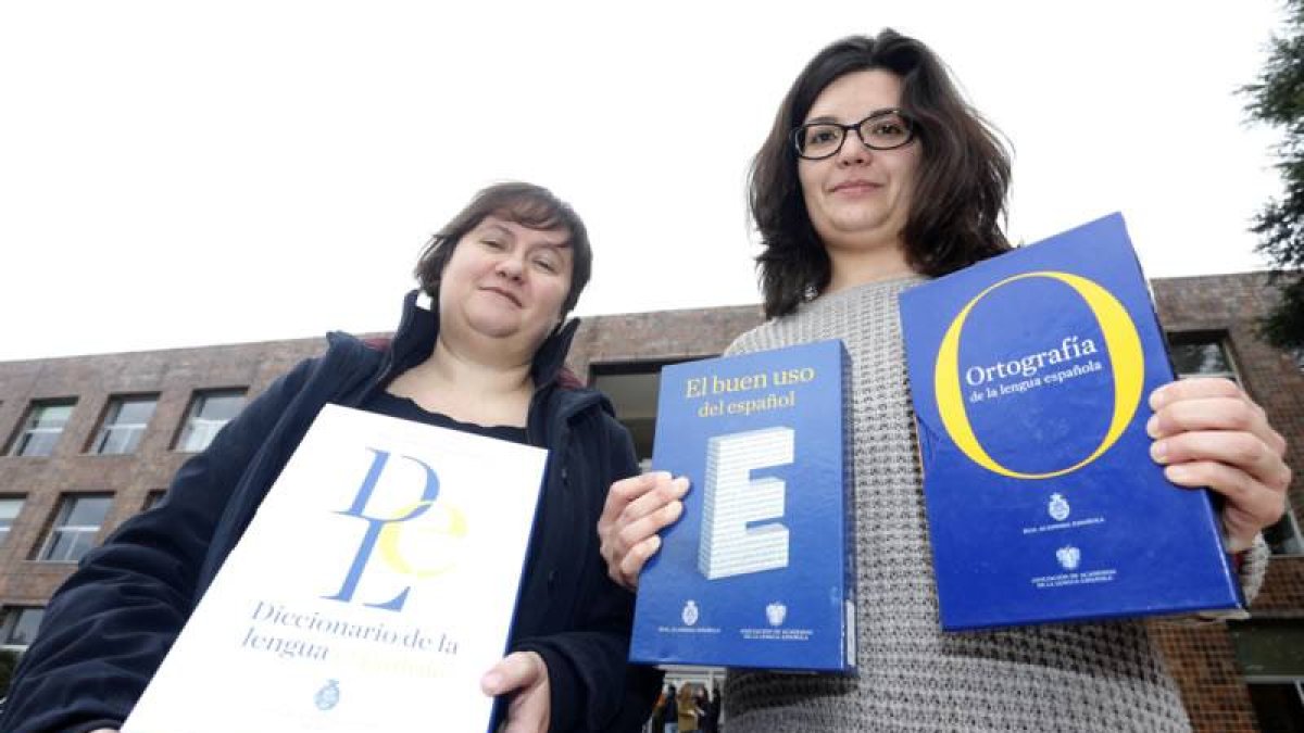 Las creadoras de un estudio sobre faltas de ortografía, Milka Villayandre (I) y Laura Llanos (D)