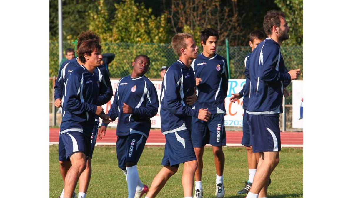 La plantilla de la Cultural prepara el partido del domingo frente al Almazán.