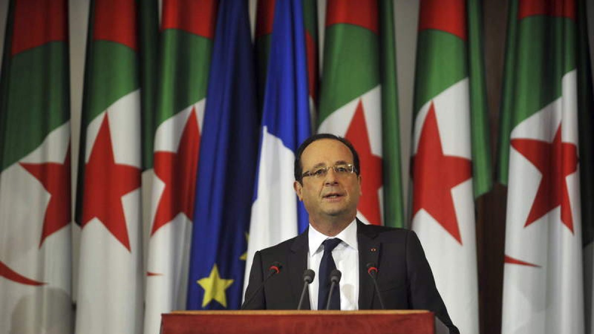 El presidente francés, François Hollande, durante su discurso al pueblo argelino.