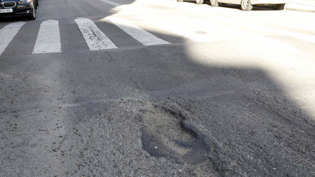 Álvaro López Núñez es una de las calles donde han aparecido baches.
