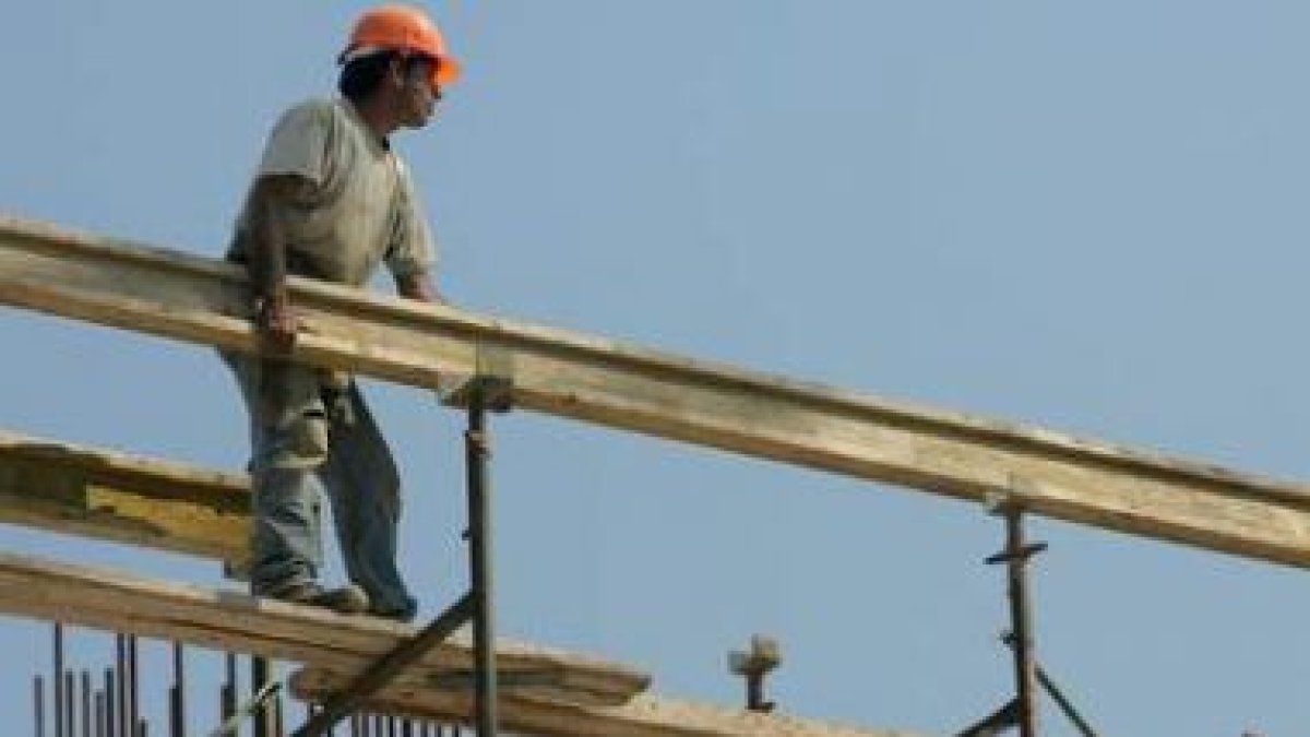 Las grandes constructoras se refugiaron en los negocios considerados estragéticos y en reducir deuda