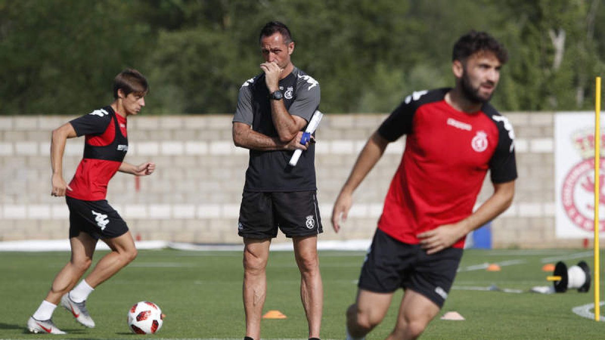 Aira pretende volver a los entrenamientos cuanto antes para preparar el play off. JESÚS F. SALVADORES