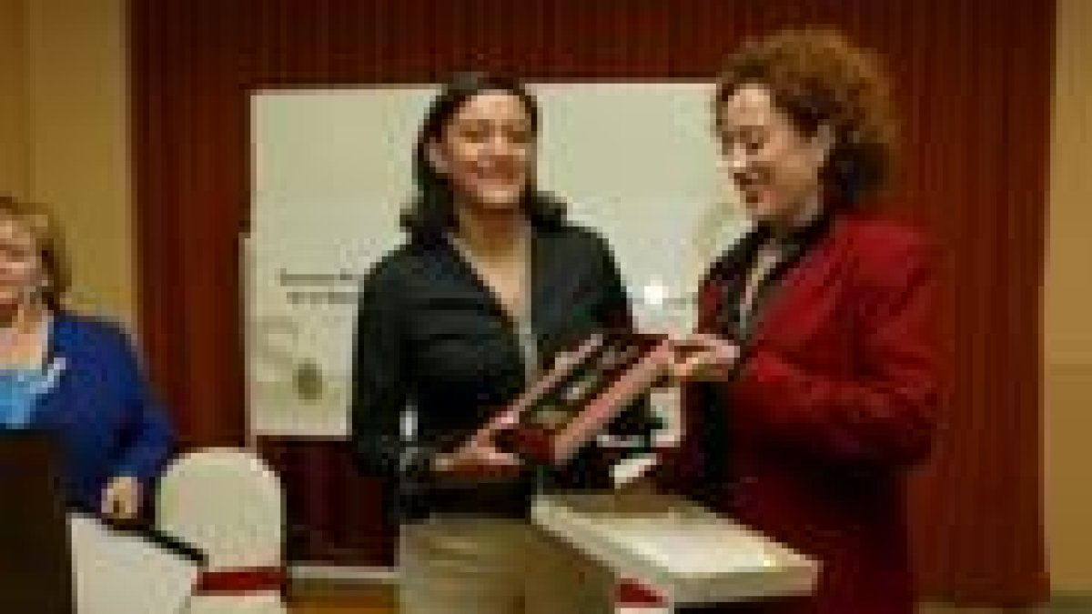 El premio al Lagar, por su calidad, lo entregó la directora de Turismo