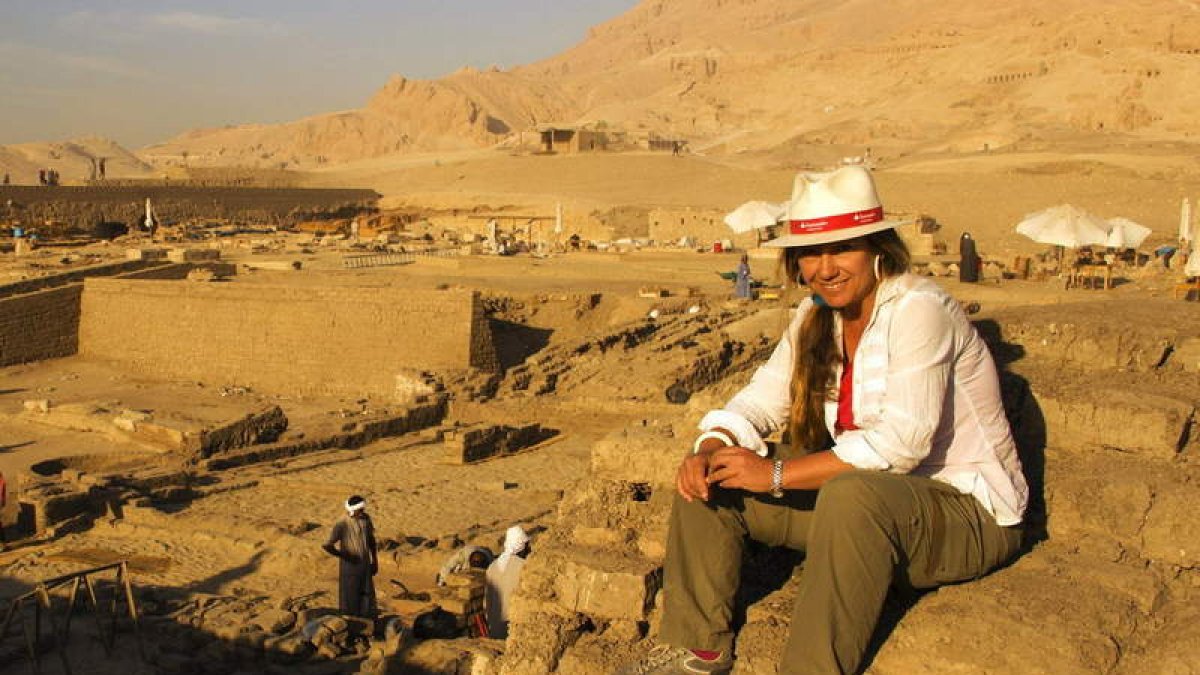 Myriam Seco, egiptóloga sevillana, en Luxor, en el sur de Egipto.
