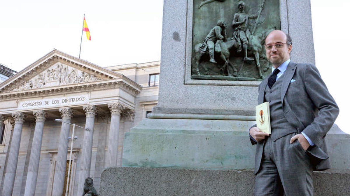García Paz, letrado jefe de Civil y Penal de la Comunidad de Madrid, publica nuevo libro tras ‘Cuentos desde la oscuridad’. BENITO ORDÓÑEZ
