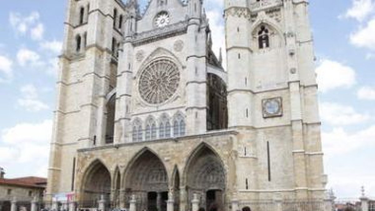 La Catedral de León recibe cada año a miles de turistas.