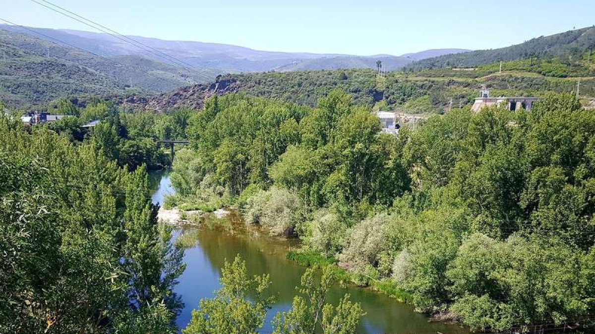 La margen derecha del Sil es Orense y la izquierda es León. M.F.