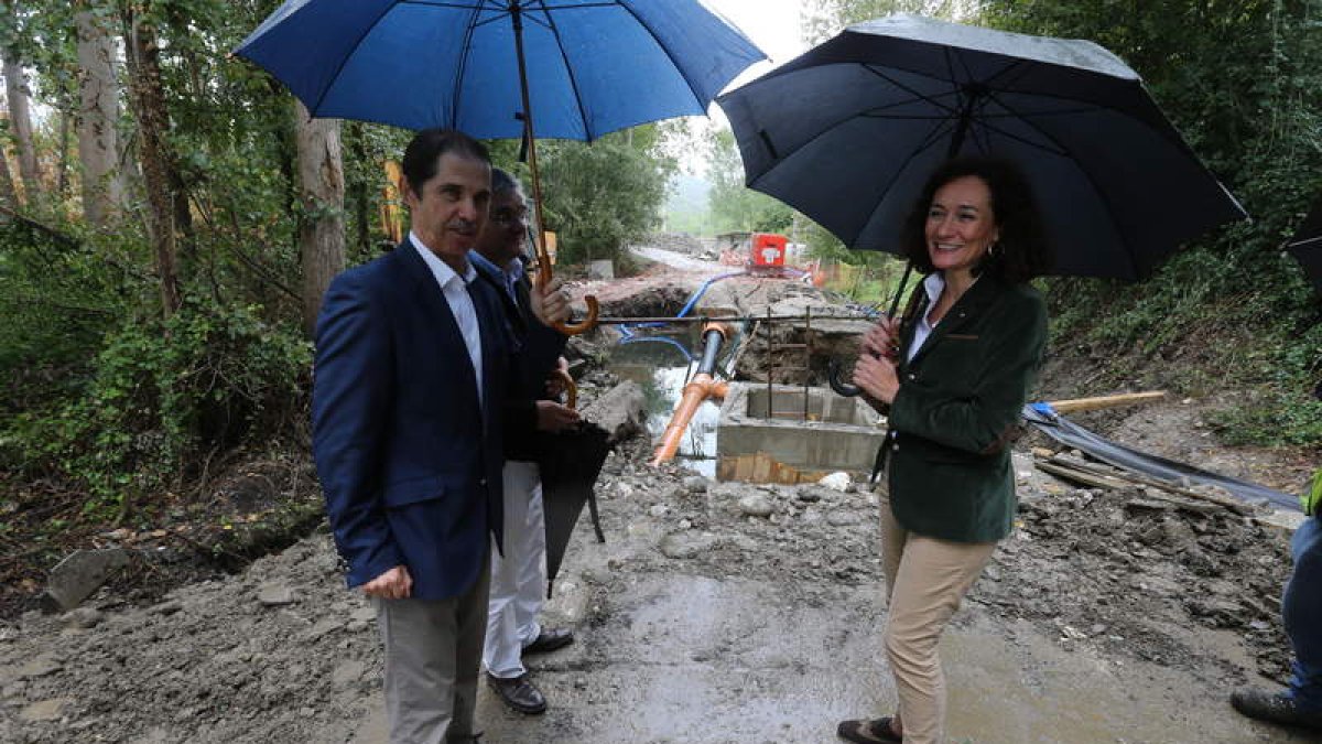El presidente de CHMS y Merayo visitan las obras en la red de saneamiento hacia la Edar.