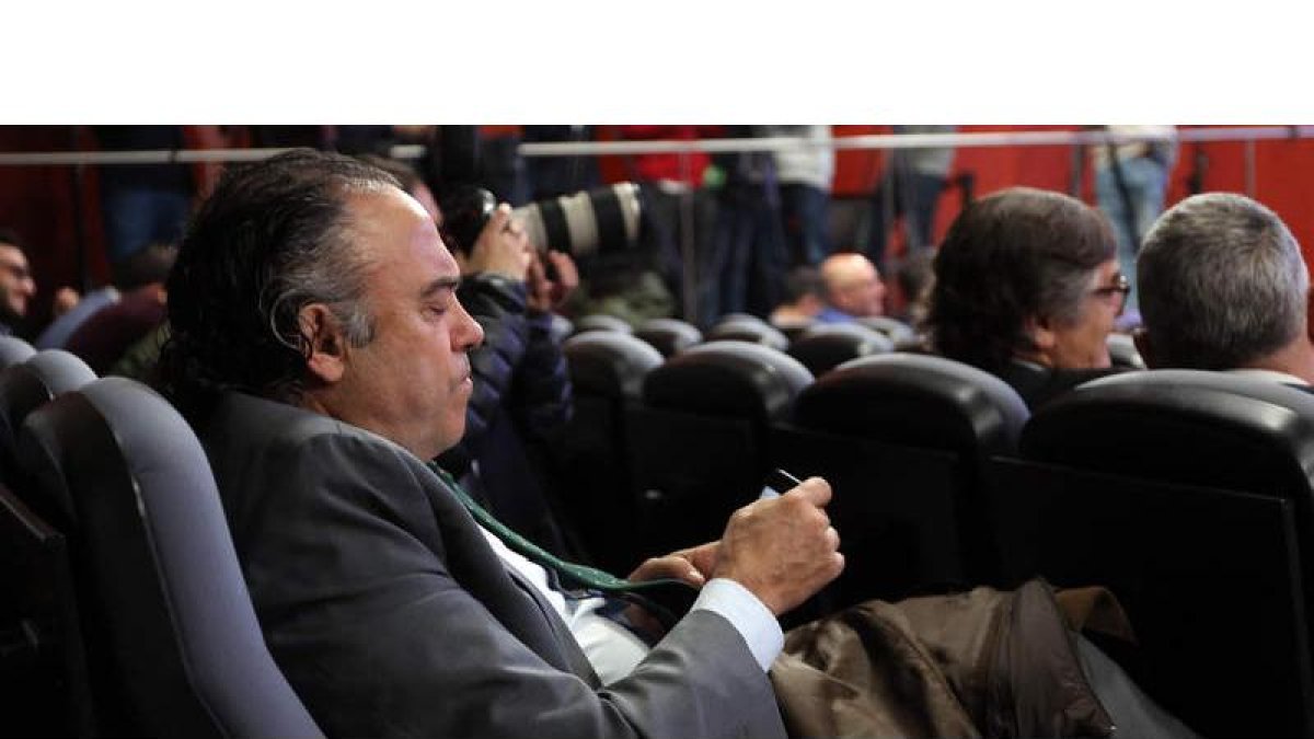 Llamazares está pendiente de la llamada para desembarcar en el Racing. DL