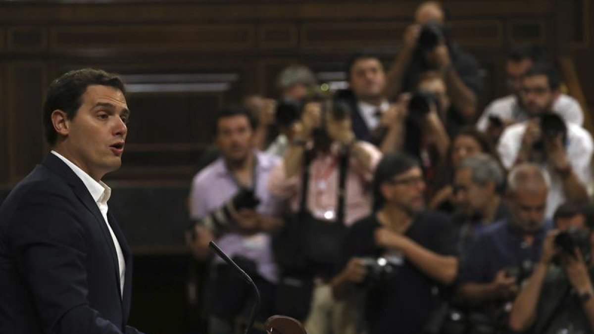 ALbert Rivera en el debate de la moción de cesnura de Podemos contra Rajoy.