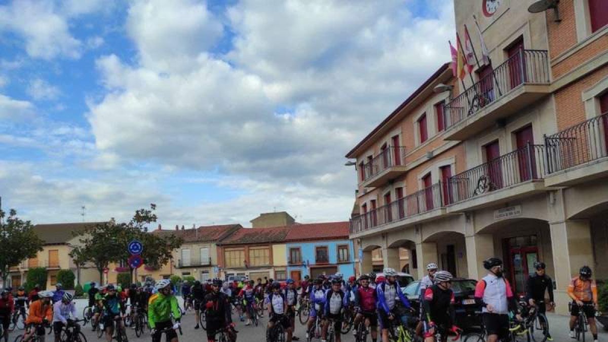 Imagen de la salida de la marcha cicloturista del año pasado. DL